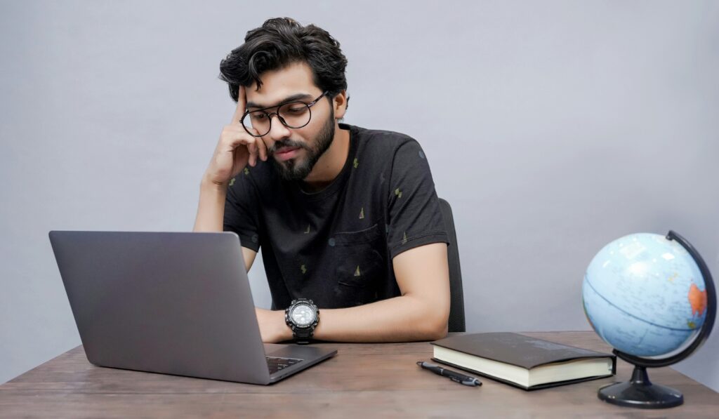 confused person searching drovenio latest technology news